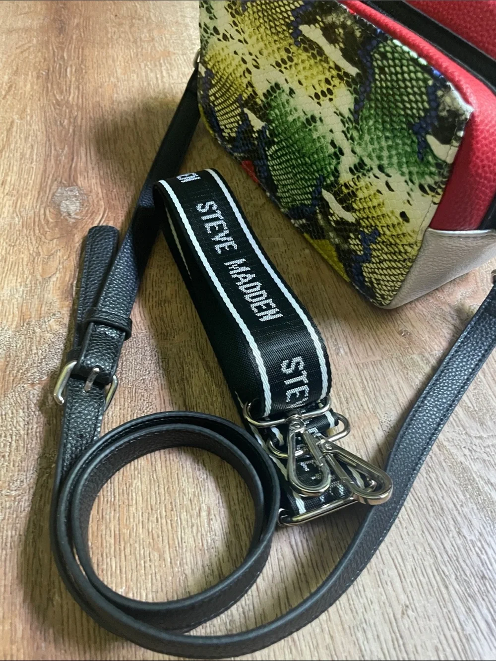 Stylish Colorblock Snake-Print Crossbody Bag - Red & Multicolor